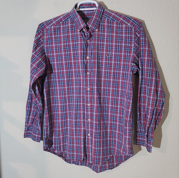 Vineyard vines medium.      Bin 8 - Picture 1 of 5